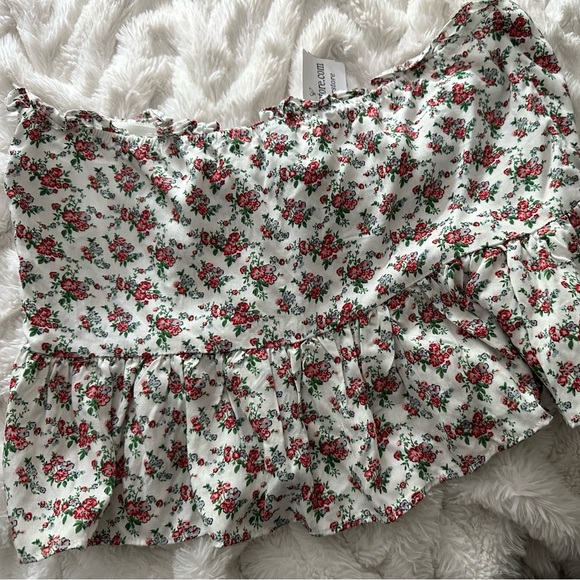 Windsor Pop of Floral Peplum Top - Picture 6 of 9